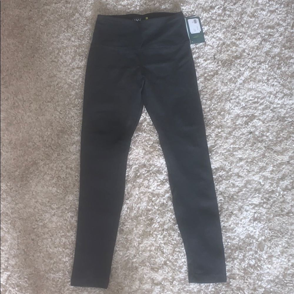 NWT Lyssé leggings